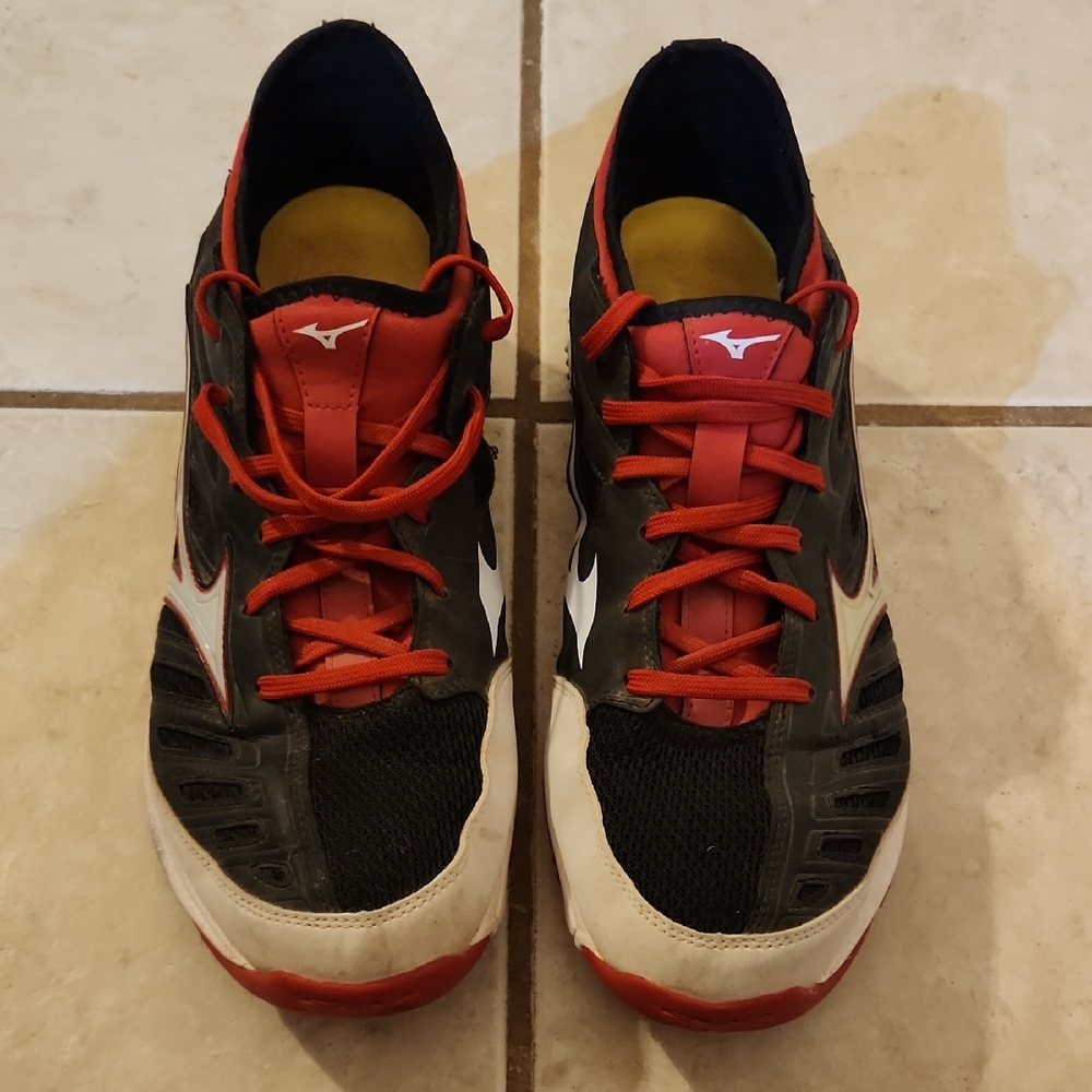 Mizuno Men's Black, Red, and White Athletic Shoes